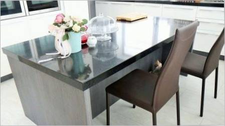 Kuhinjski stolovi iz umjetnog i prirodnog kamena