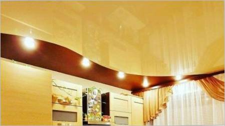 Rasvjeta u kuhinji s stropom za rastezanje: odabir i mjesto svjetiljki