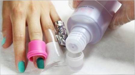 Kako brzo ukloniti gel laka s noktima kod kuće?
