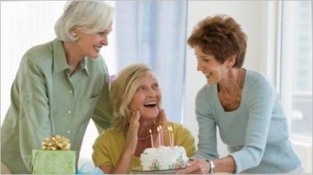 Pokloni za mamu 60 godina: Najbolje opcije i savjeti po izboru