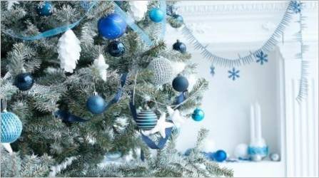 Ukrašavanje božićnog drvca u boji plave srebrne boje