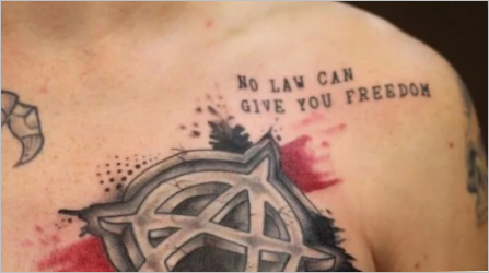 Tetovaža s anarhijom znakovima